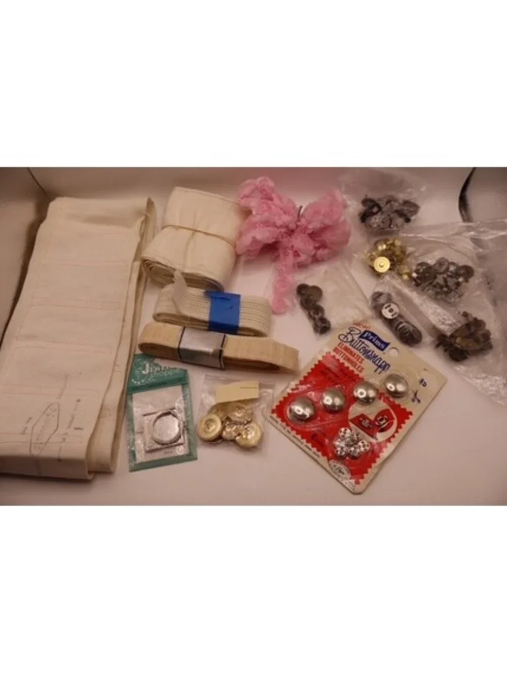 Vintage Sewing accessories:Notions Kit with Canvas Straps,et